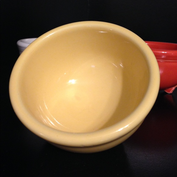 Fiesta Ware Retired Pale Yellow TRIPOD Bowl. New never used. … - Picture 2 of 2